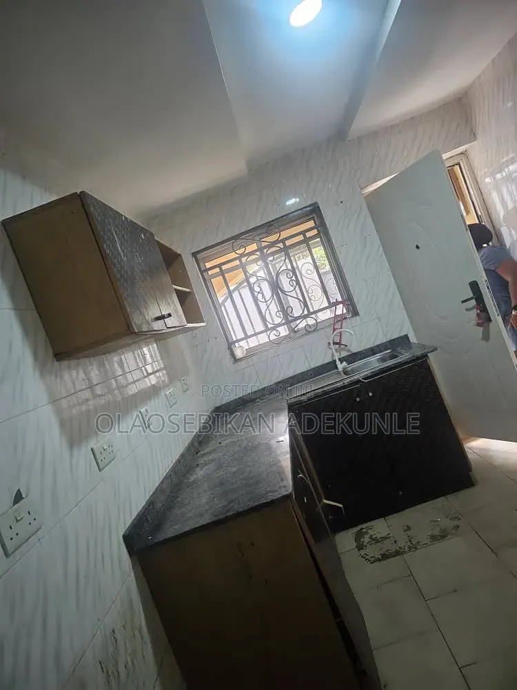 3bdrm Block of Flats in Elebu Estate, Akala Express for rent in Akala Express