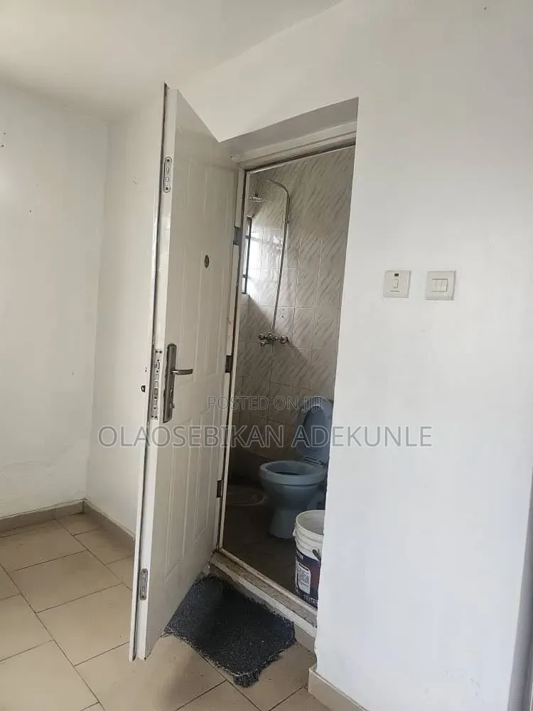 3bdrm Block of Flats in Elebu Estate, Akala Express for rent in Akala Express