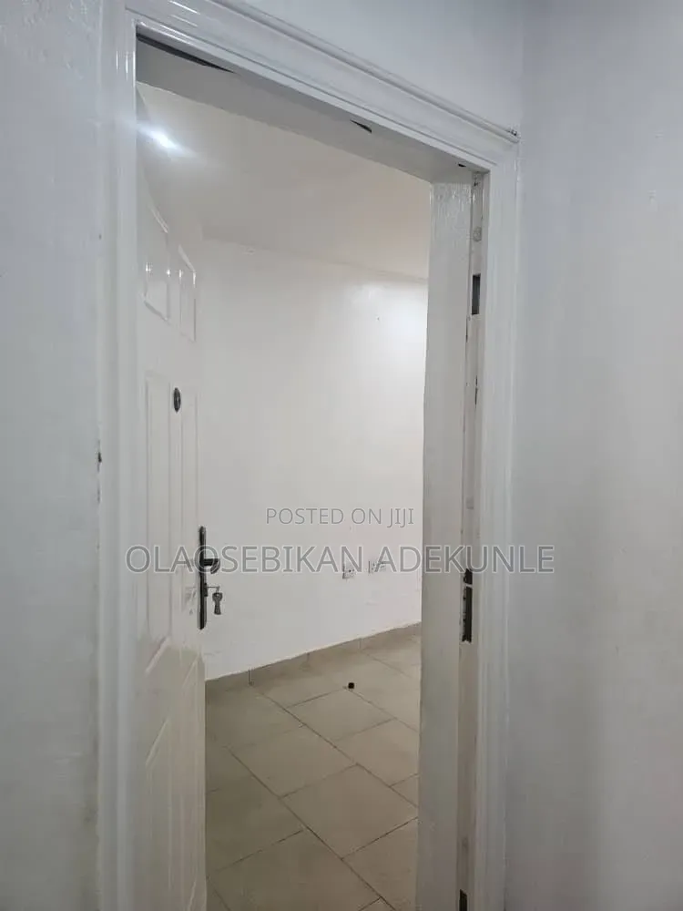 3bdrm Block of Flats in Elebu Estate, Akala Express for rent in Akala Express