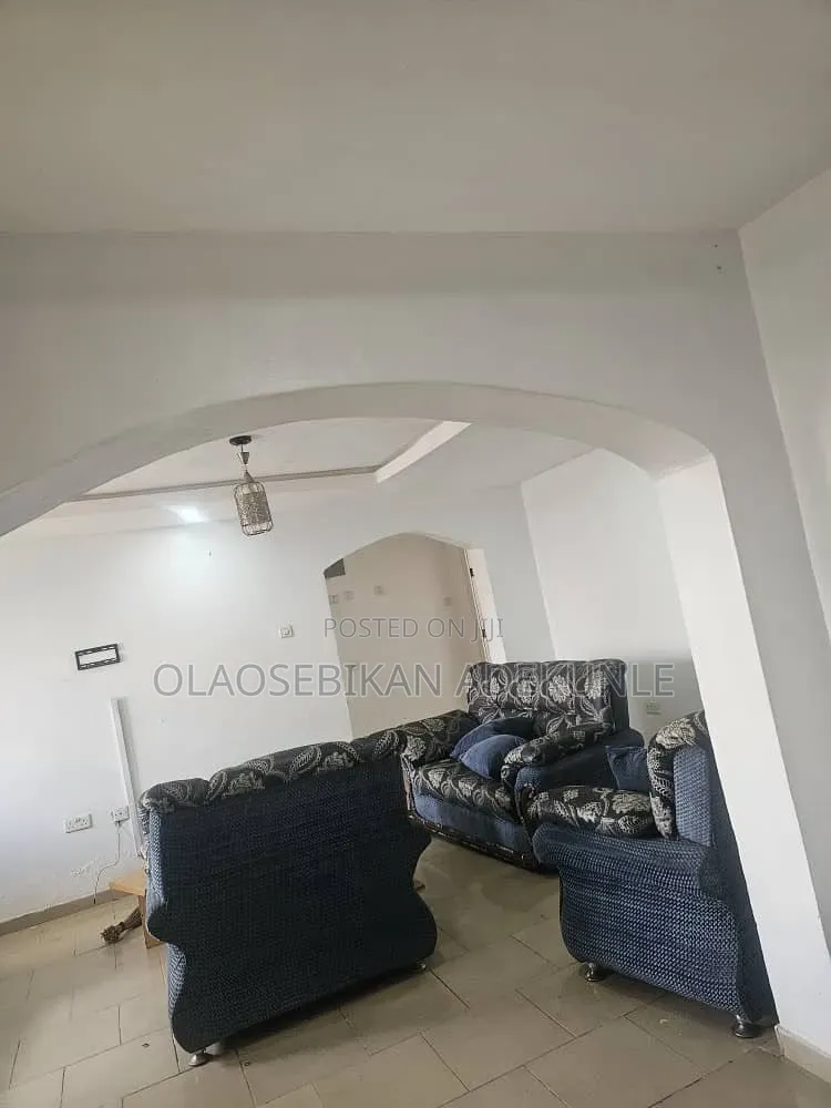 3bdrm Block of Flats in Elebu Estate, Akala Express for rent in Akala Express