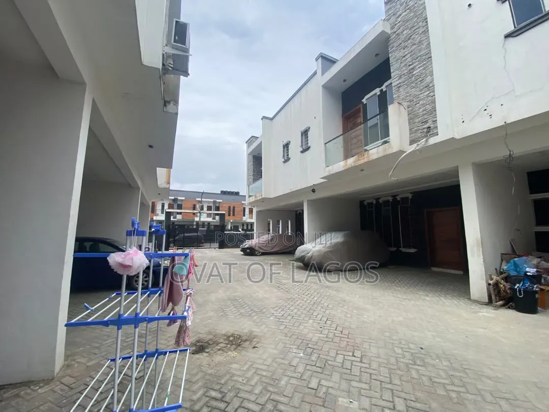 4bdrm Duplex in Ikota for rent in Ikota