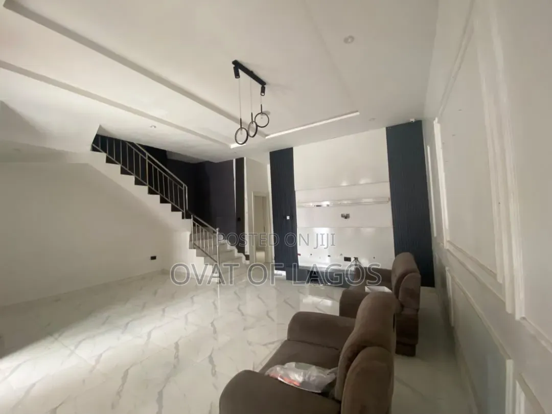 4bdrm Duplex in Ikota for rent in Ikota