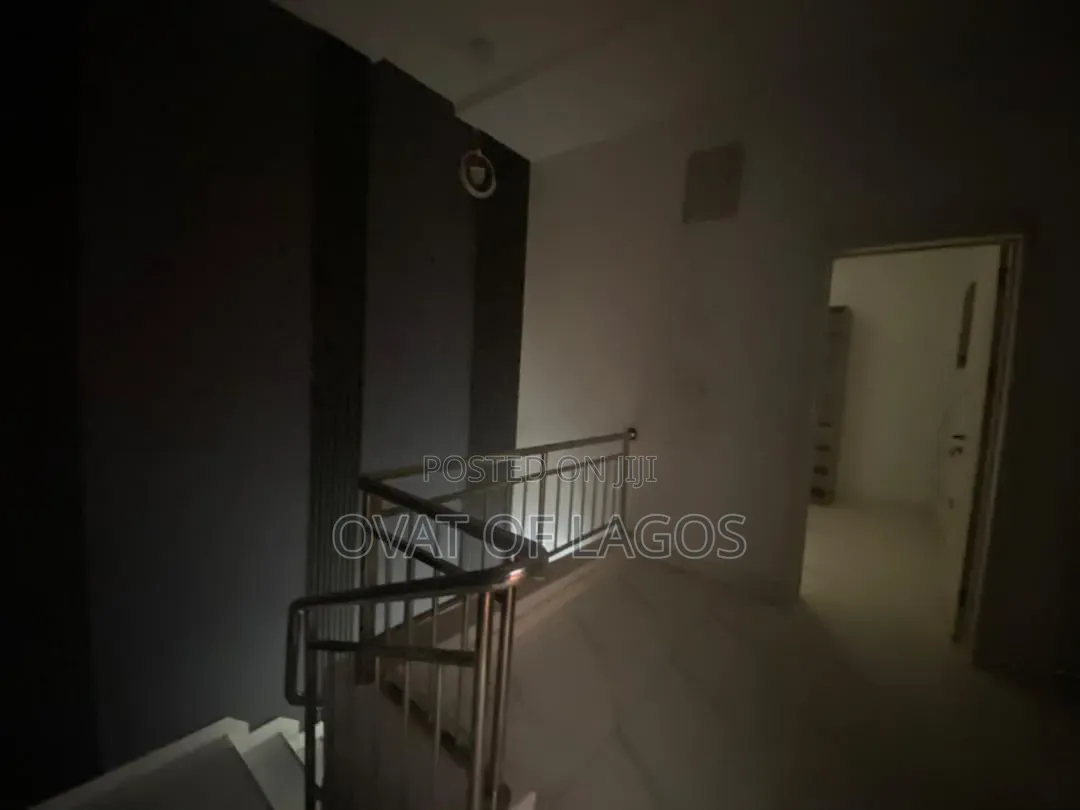 4bdrm Duplex in Ikota for rent in Ikota
