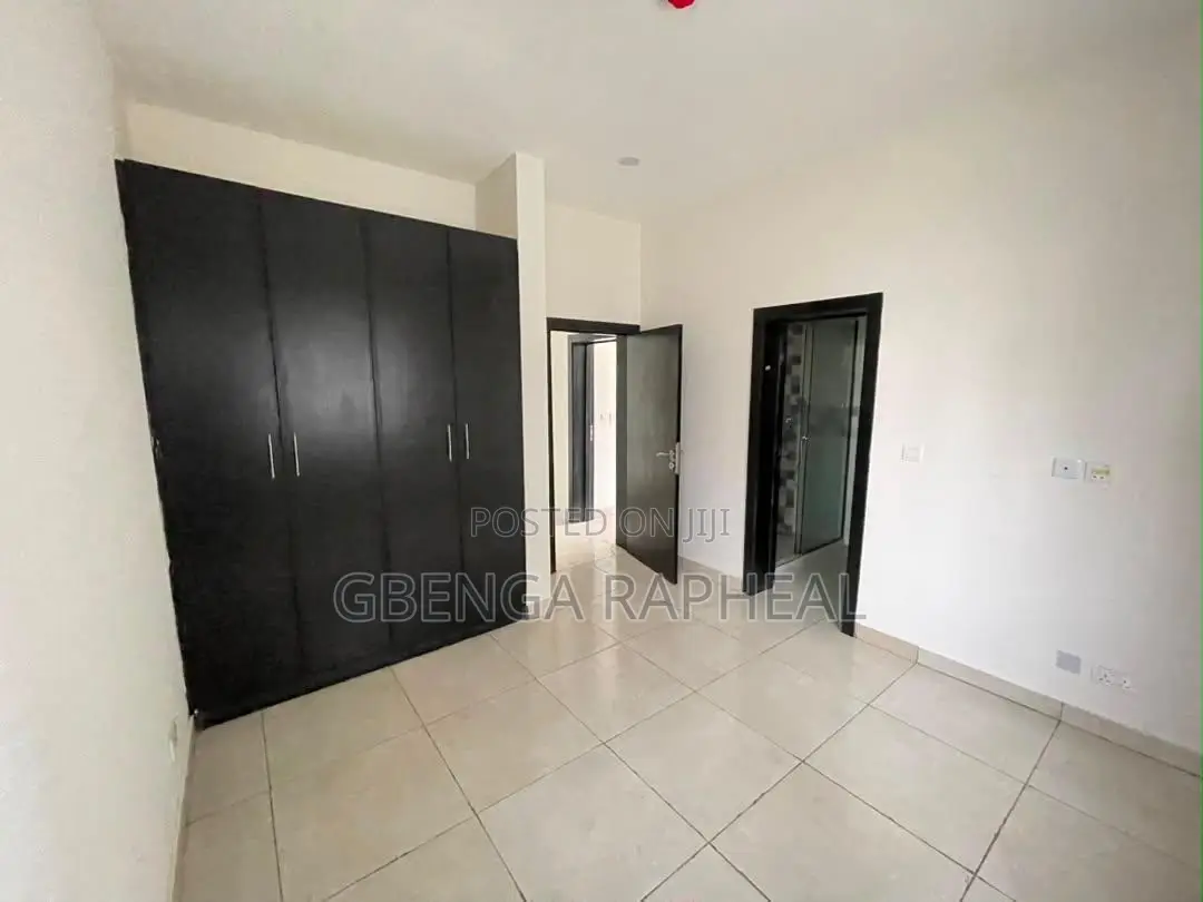 3bdrm Apartment in Gra for rent in Ikeja GRA