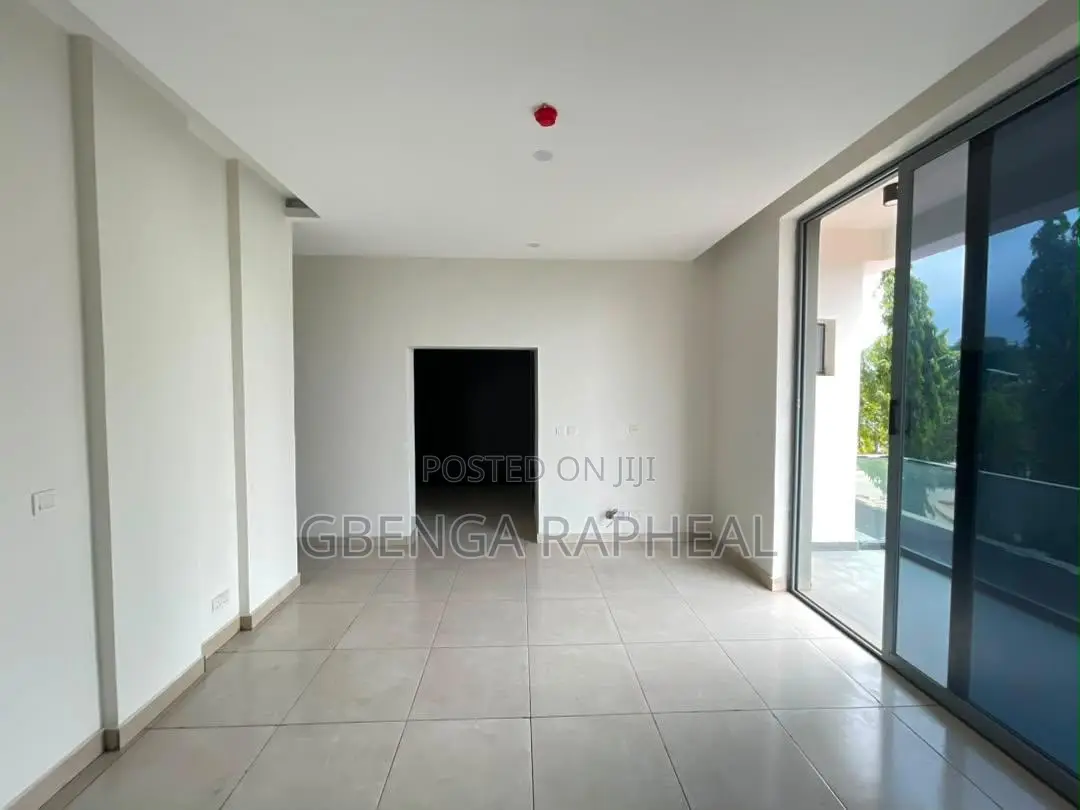 3bdrm Apartment in Gra for rent in Ikeja GRA