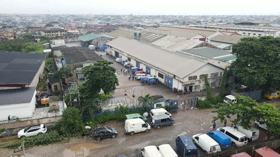 Industrial Warehouse in Airport Road / Ikeja