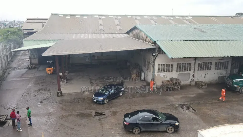 Industrial Warehouse in Airport Road / Ikeja