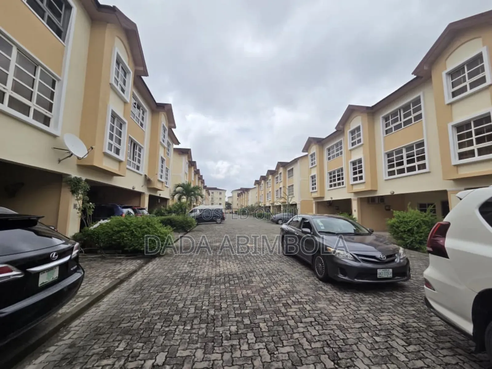 5bdrm Duplex in Chevron for rent in Chevron