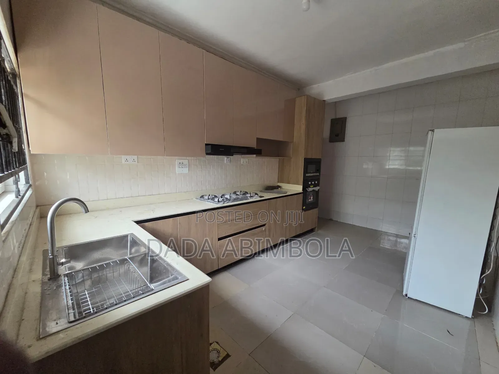 5bdrm Duplex in Chevron for rent in Chevron