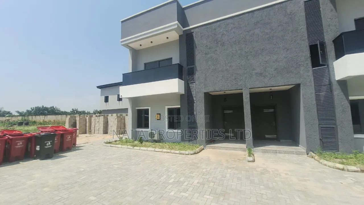 3bdrm Townhouse / Terrace in Greenbay Estate, Ilaje for rent in Ilaje