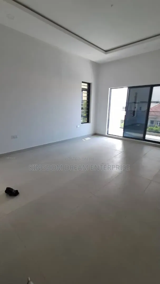 5bdrm House in Lekki Phase 1 Lagos for sale in Lekki Phase 1