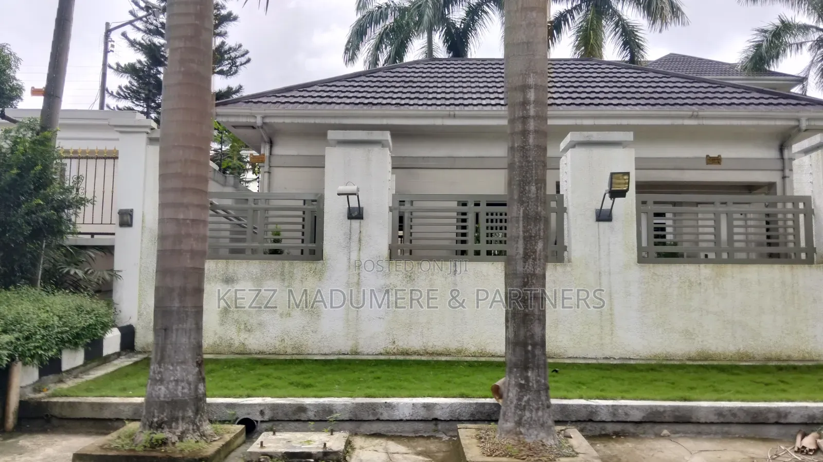 7bdrm Duplex in Old Gra , Port for sale in Old GRA