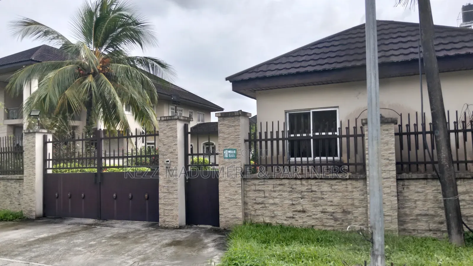 7bdrm Duplex in Old Gra , Port for sale in Old GRA