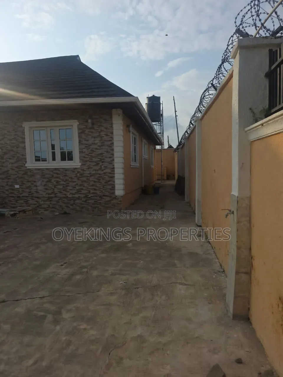 4bdrm Bungalow in Hassan Block, Oluyole for sale in Oluyole