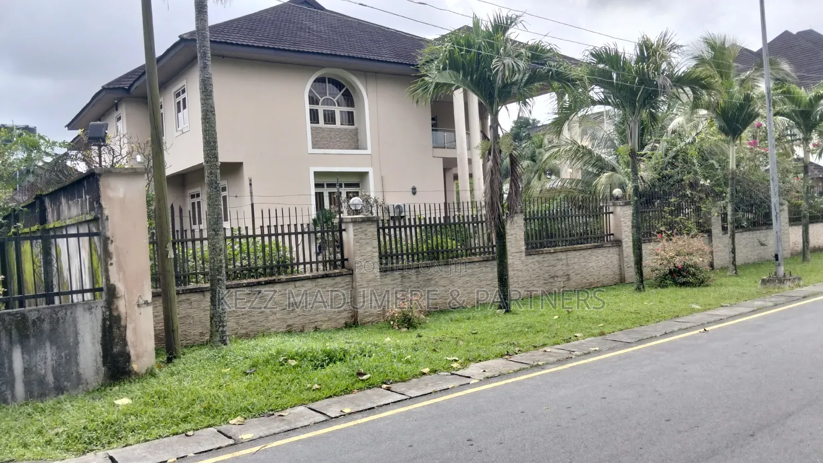6bdrm Duplex in Old Gra ,  Port for sale in Old GRA