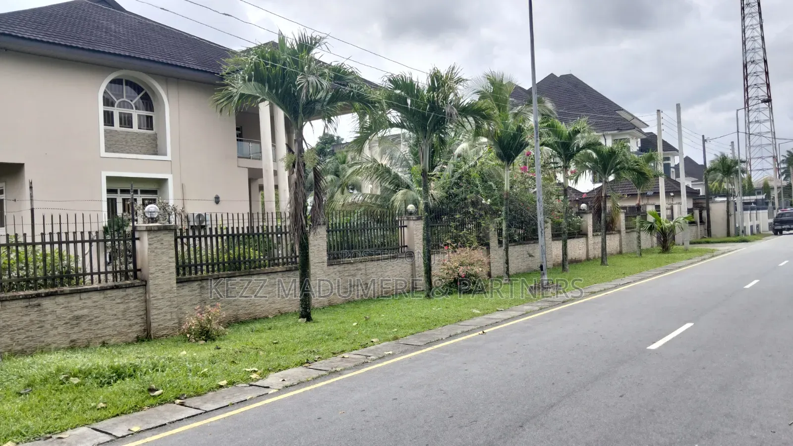 6bdrm Duplex in Old Gra ,  Port for sale in Old GRA
