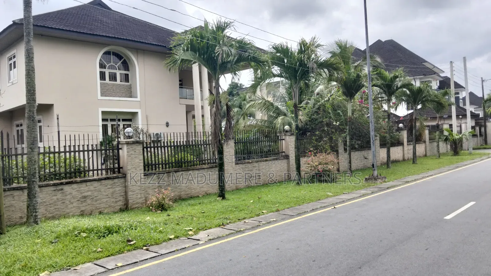 6bdrm Duplex in Old Gra ,  Port for sale in Old GRA