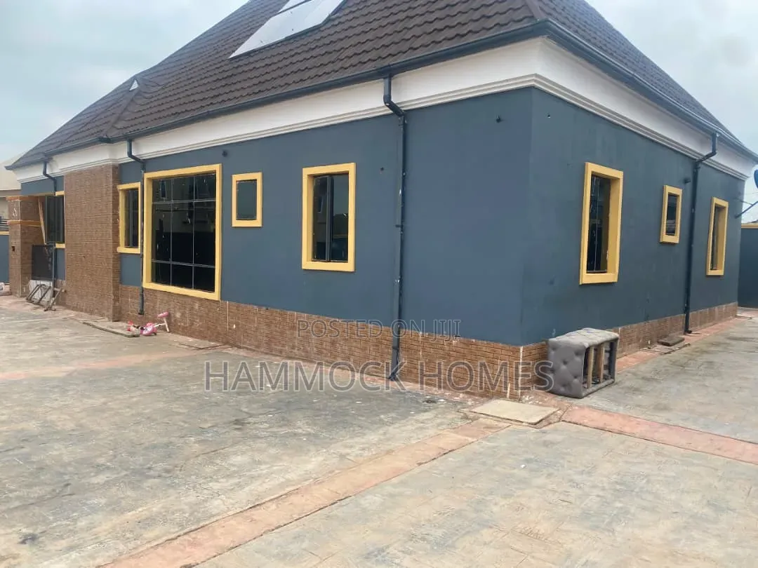 5bdrm Bungalow in Biala Estate., Iwo Road for sale in Iwo Road