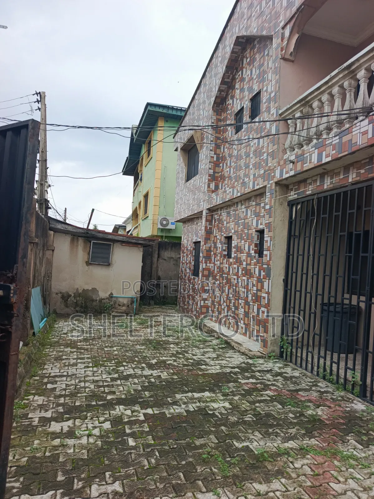 3bdrm Block of Flats in Adaranijo Estate, Wempco Road for sale in Wempco Road