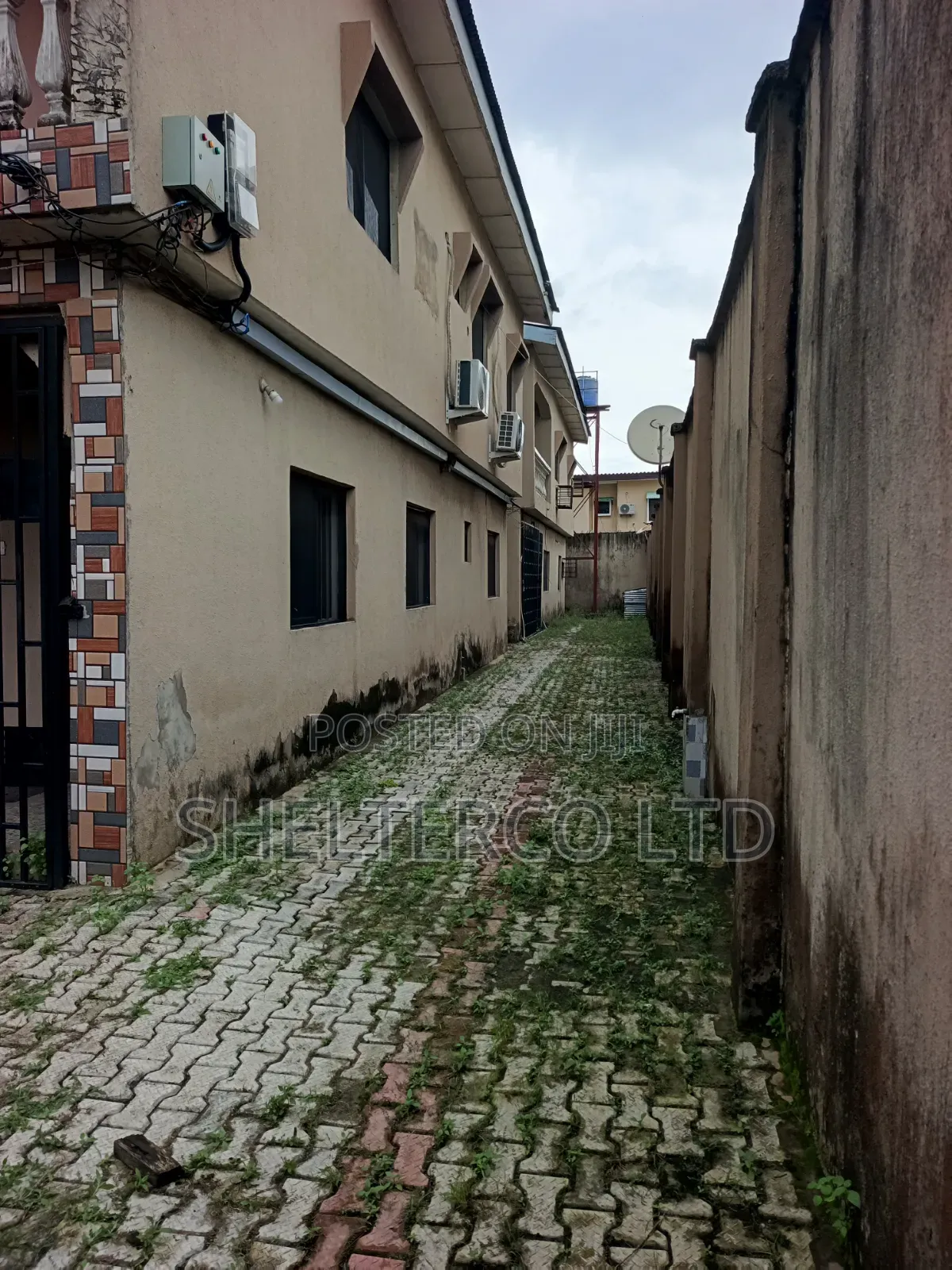 3bdrm Block of Flats in Adaranijo Estate, Wempco Road for sale in Wempco Road
