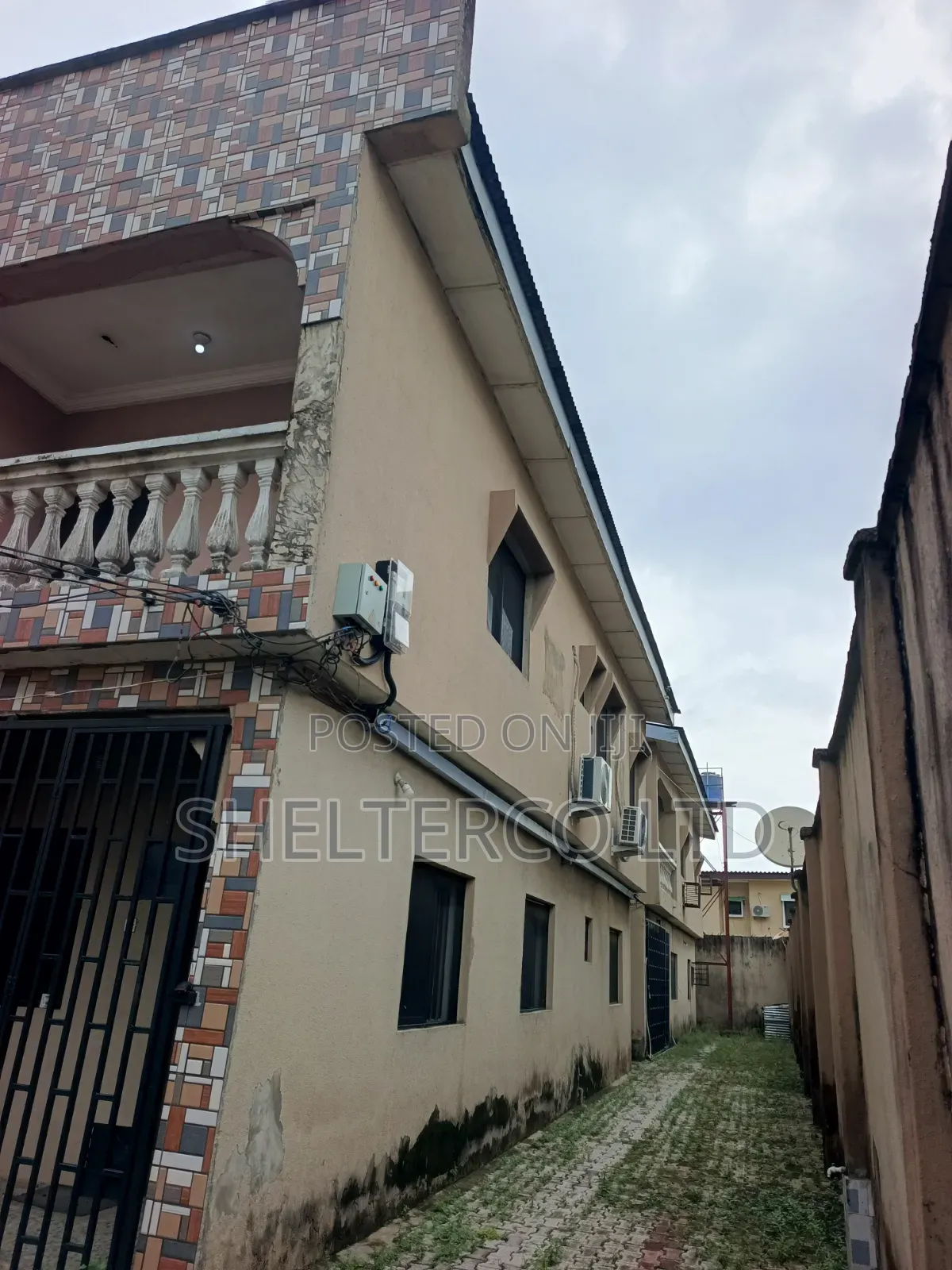 3bdrm Block of Flats in Adaranijo Estate, Wempco Road for sale in Wempco Road