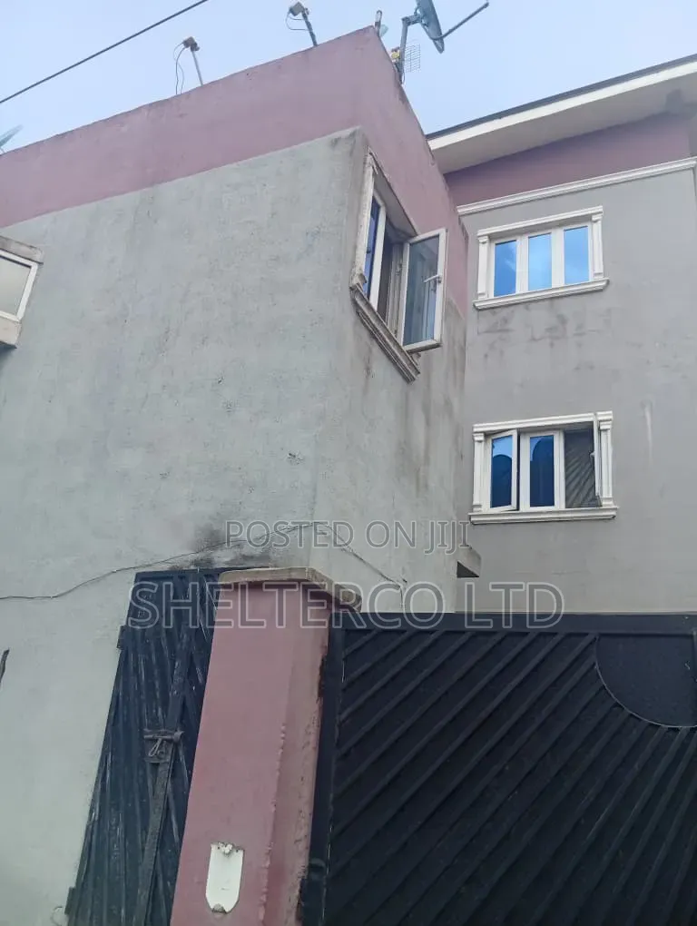 3bdrm Block of Flats in Adaranijo Estate, Wempco Road for sale in Wempco Road