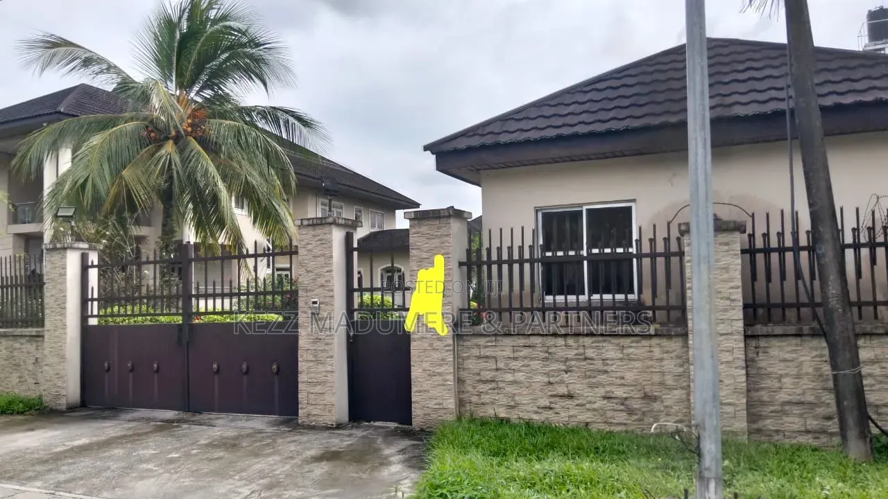 6bdrm Duplex in Old Gra ,  Port for sale in Old GRA