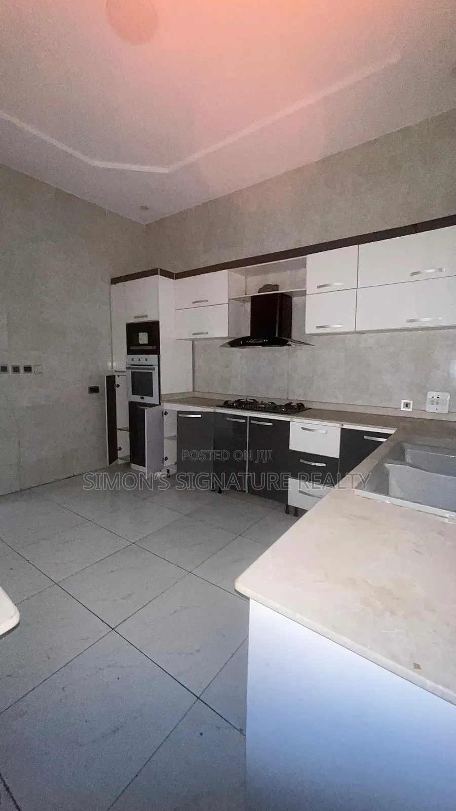 4bdrm Duplex in Chevron for rent in Chevron