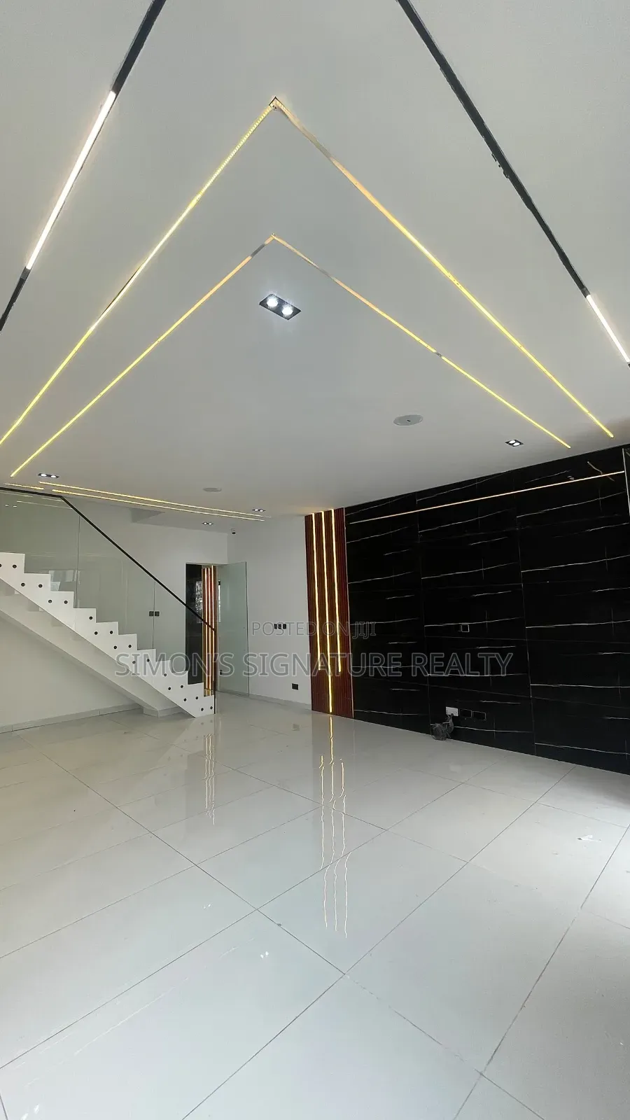 4bdrm Duplex in Chevron for sale in Chevron