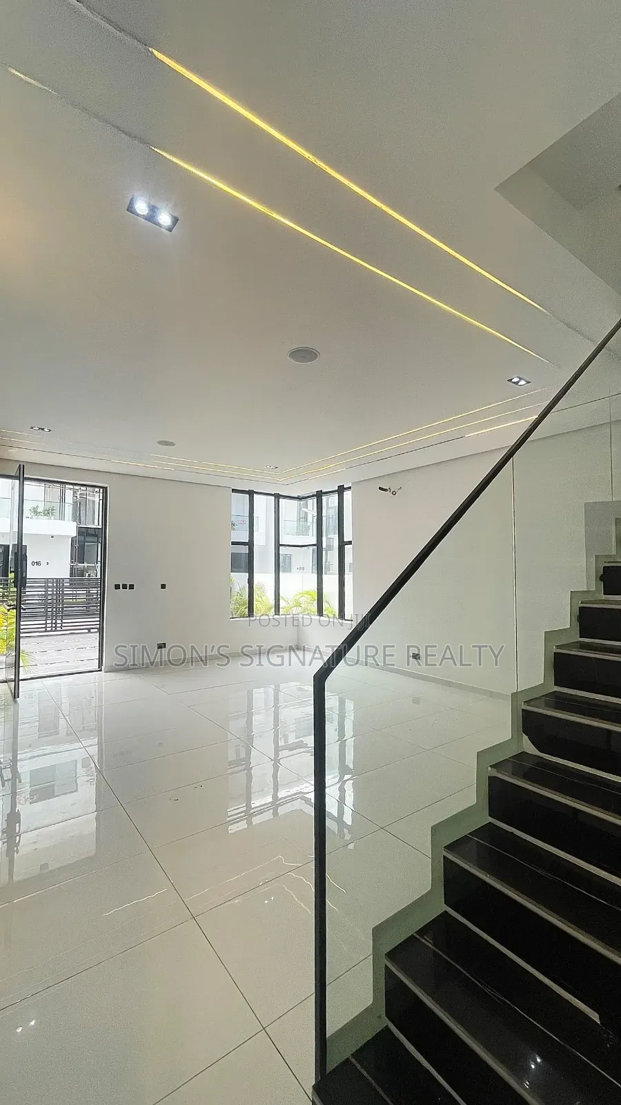 4bdrm Duplex in Chevron for sale in Chevron