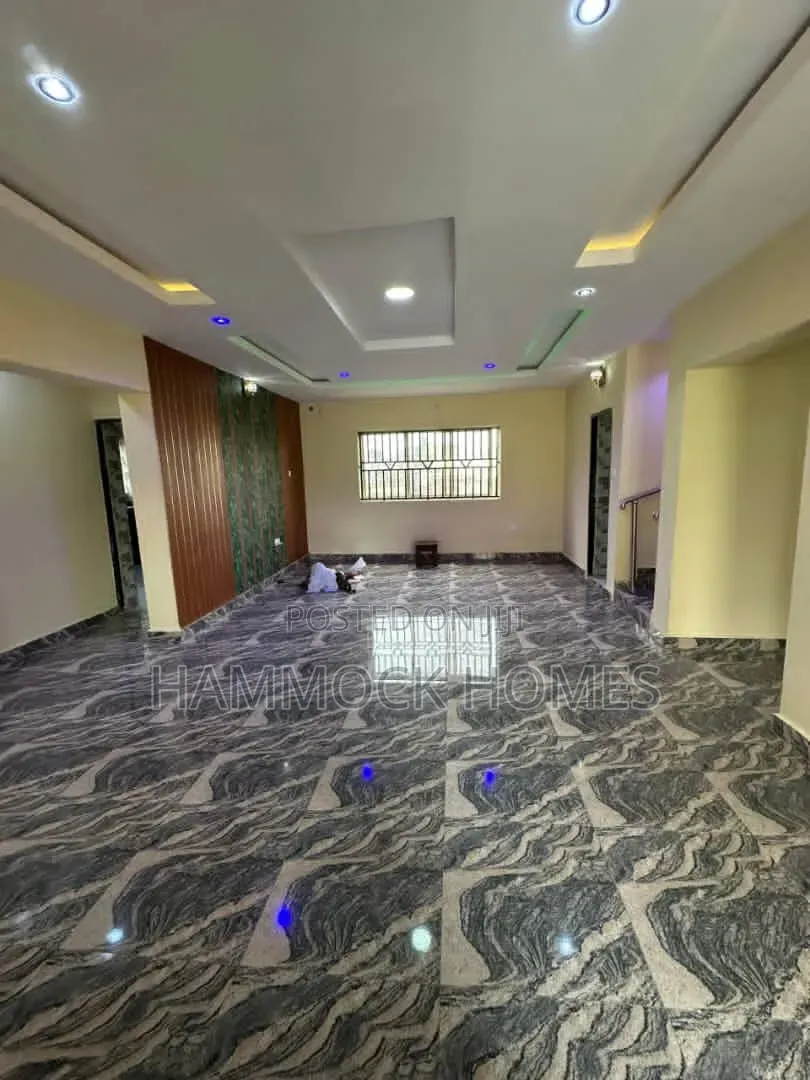 4bdrm Duplex in Okebadan Estate, Akobo for rent in Akobo