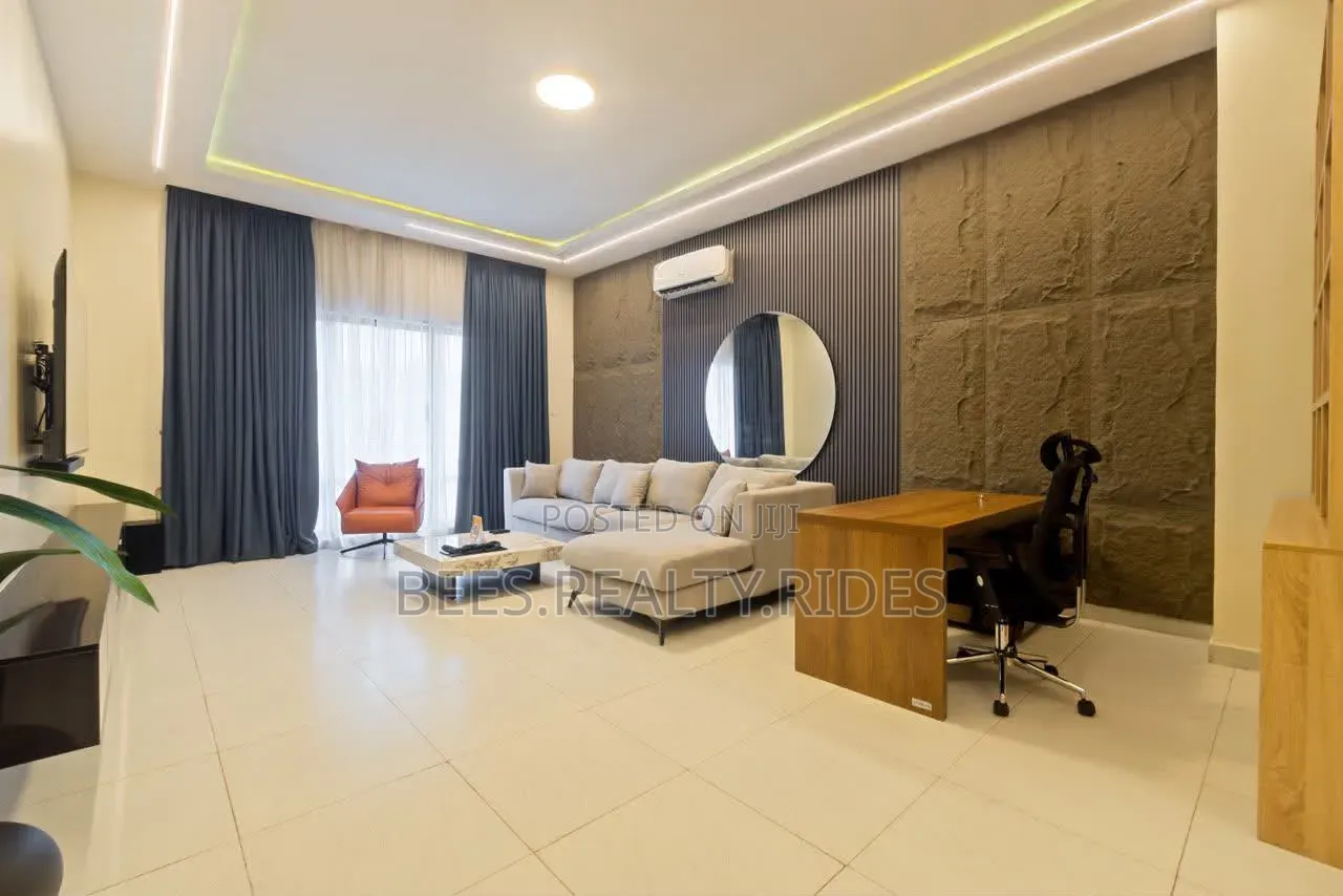 Luxury 1 Bedroom With a Rooftop Pool, PS5 and a Balcony in Lekki Phase 1