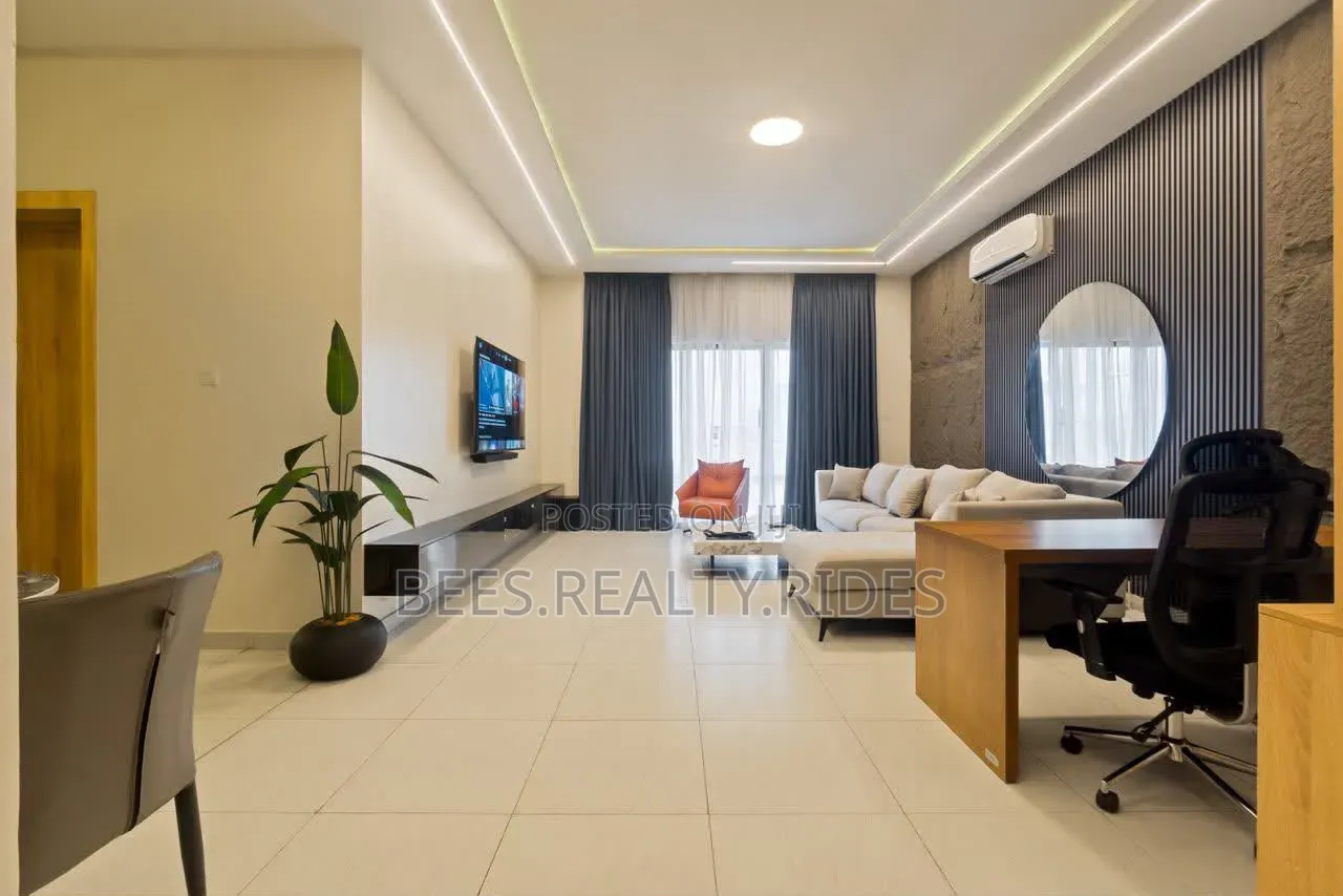Luxury 1 Bedroom With a Rooftop Pool, PS5 and a Balcony in Lekki Phase 1
