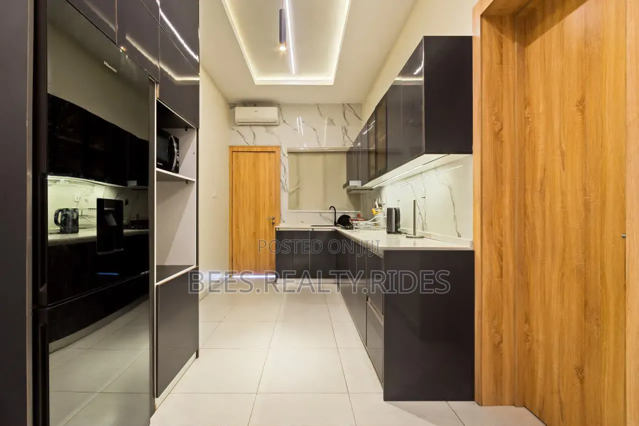 Luxury 1 Bedroom With a Rooftop Pool, PS5 and a Balcony in Lekki Phase 1