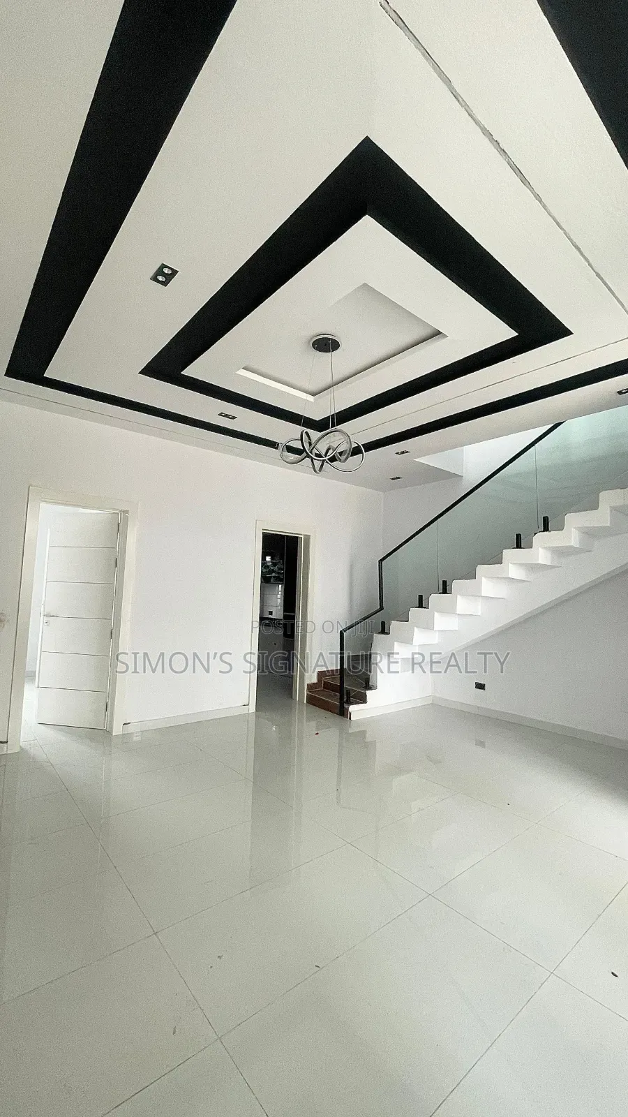 3bdrm Duplex in Ikota for sale in Ikota