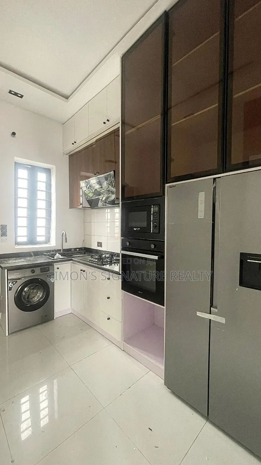 3bdrm Duplex in Ikota for sale in Ikota
