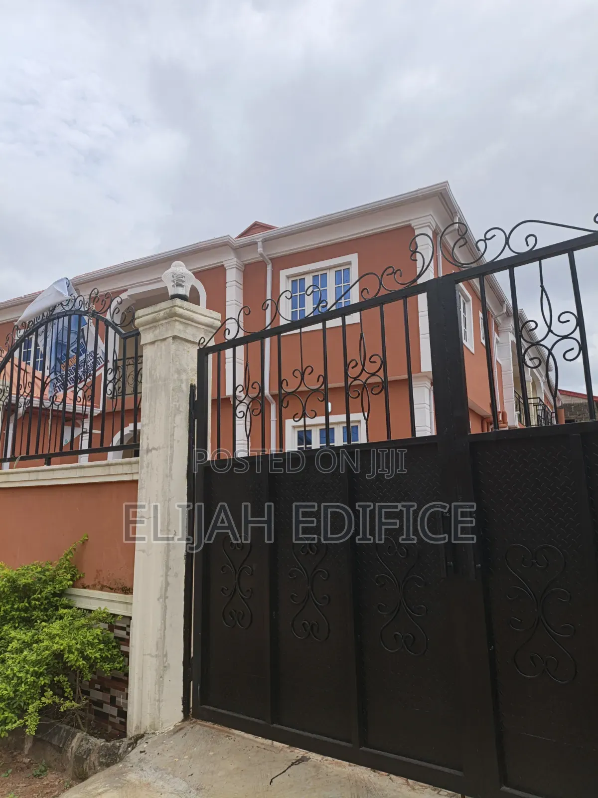Furnished 3bdrm Block of Flats in Gbaga, Ikorodu Garage for rent in Ikorodu Garage