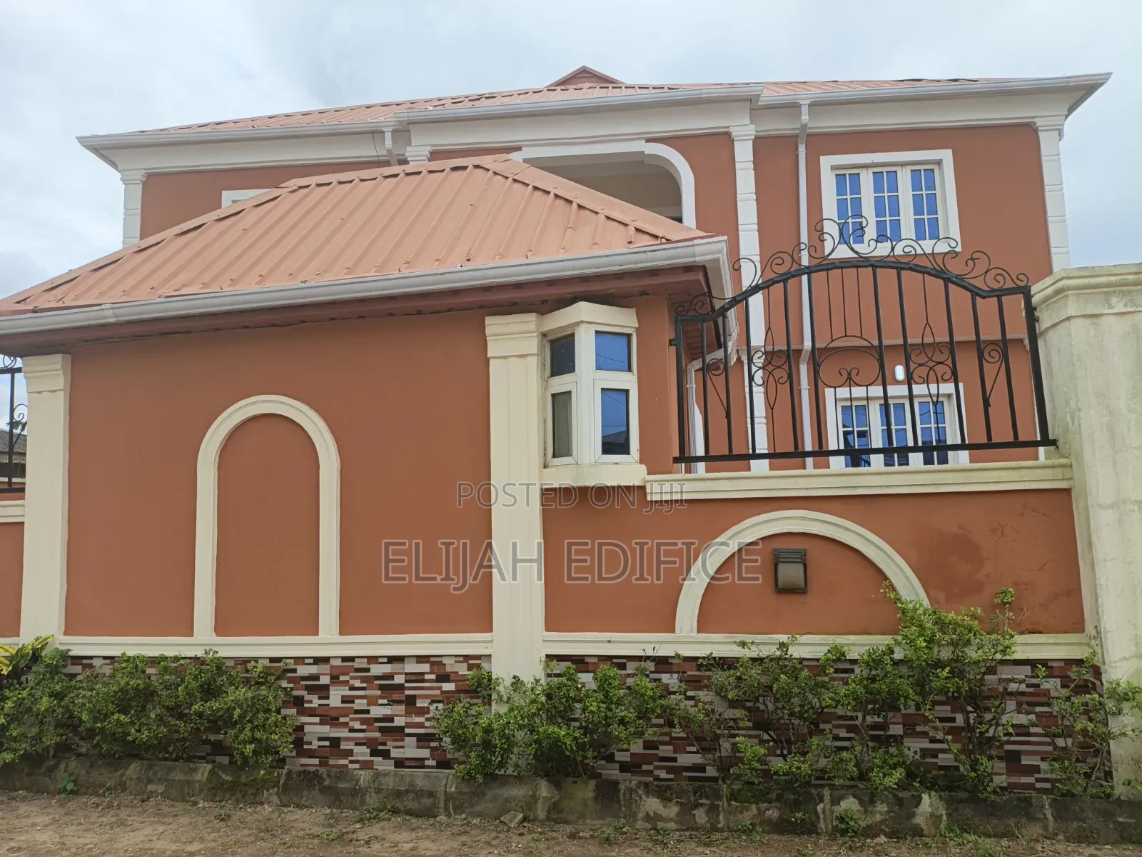 Furnished 3bdrm Block of Flats in Gbaga, Ikorodu Garage for rent in Ikorodu Garage