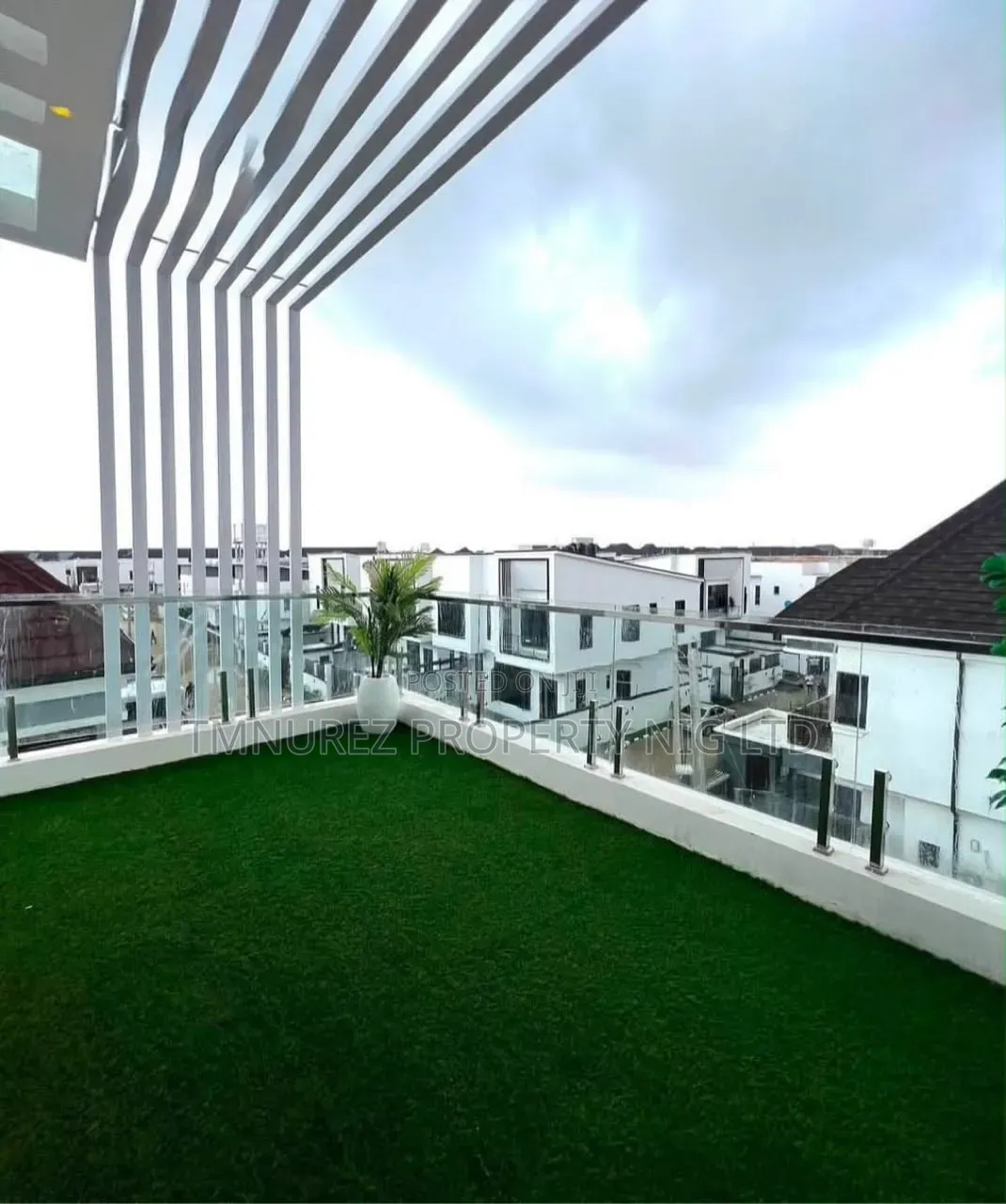 5bdrm Duplex in Chevron for rent in Chevron