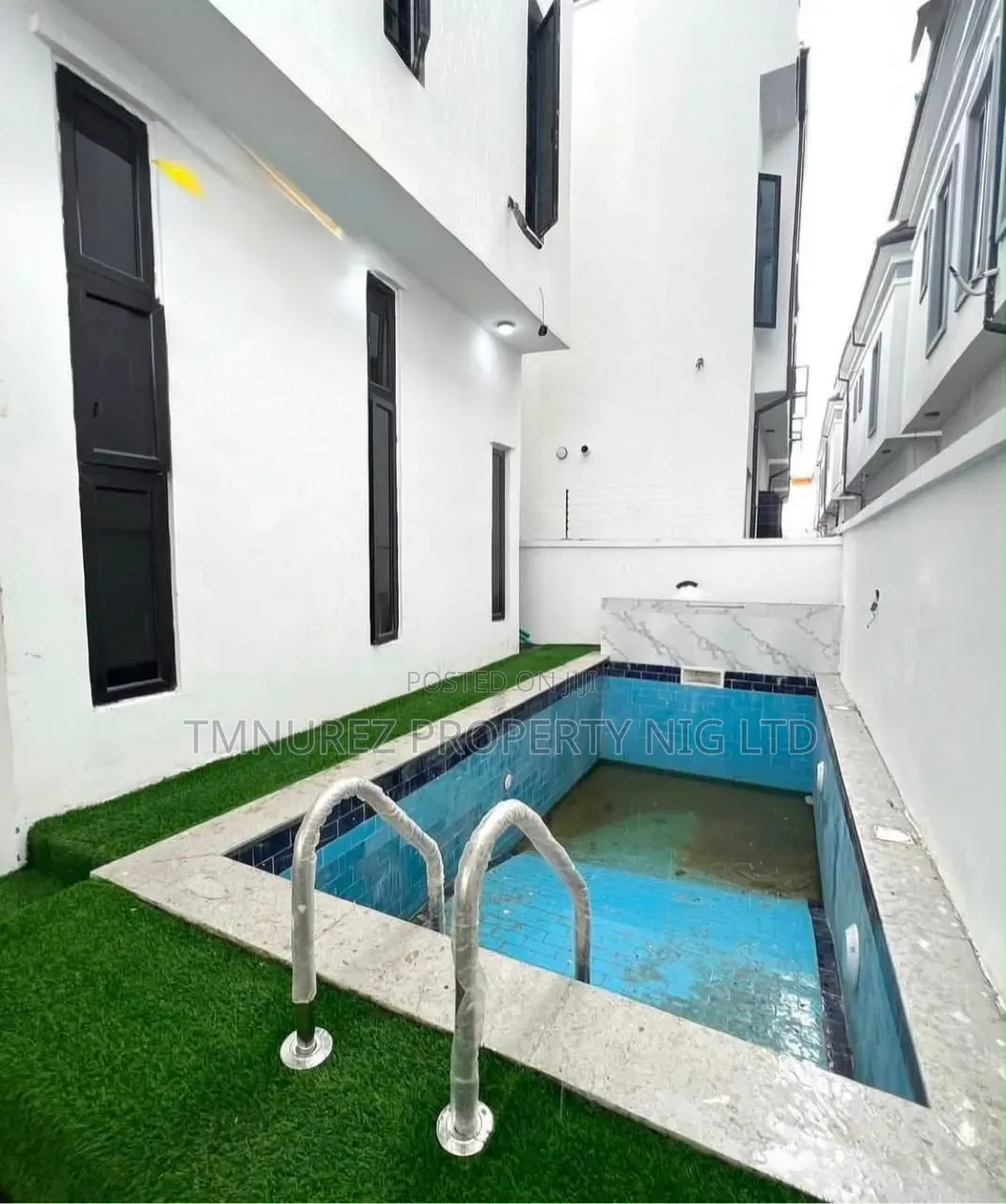 5bdrm Duplex in Chevron for rent in Chevron