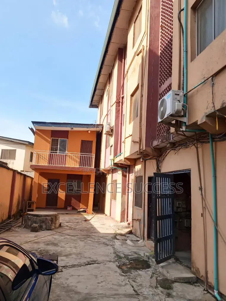 3bdrm Block of Flats in Egbeda Lagos for sale in Egbeda