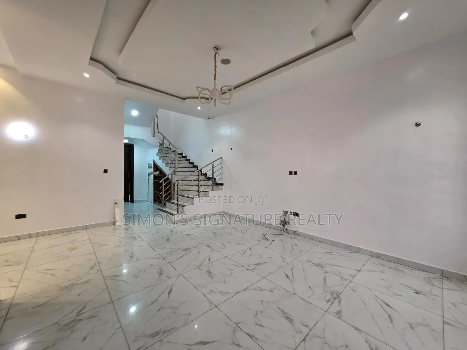 4bdrm Duplex in Chevron for rent in Chevron