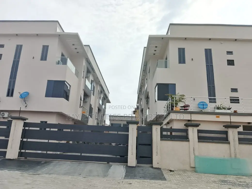 Furnished 2bdrm Block of Flats in Admiralty Homes, Igbo-efon for sale in Igbo-efon