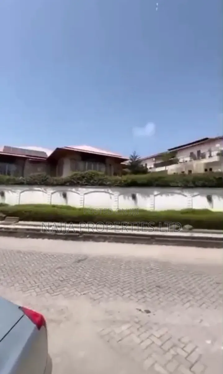4bdrm Duplex in Off Admiralty Way, Lekki Phase 1 for sale in Lekki Phase 1