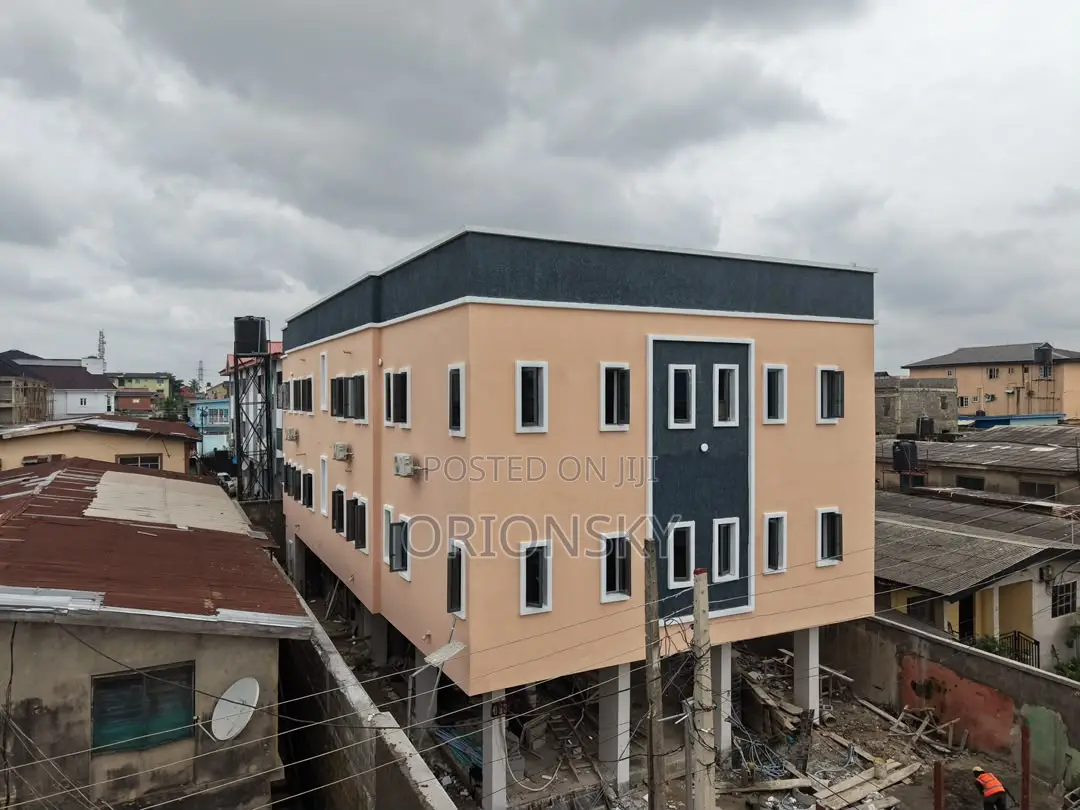 18bdrm Apartment in Ifako-Gbagada for sale in Ifako-Gbagada