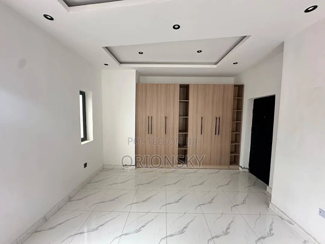 18bdrm Apartment in Ifako-Gbagada for sale in Ifako-Gbagada