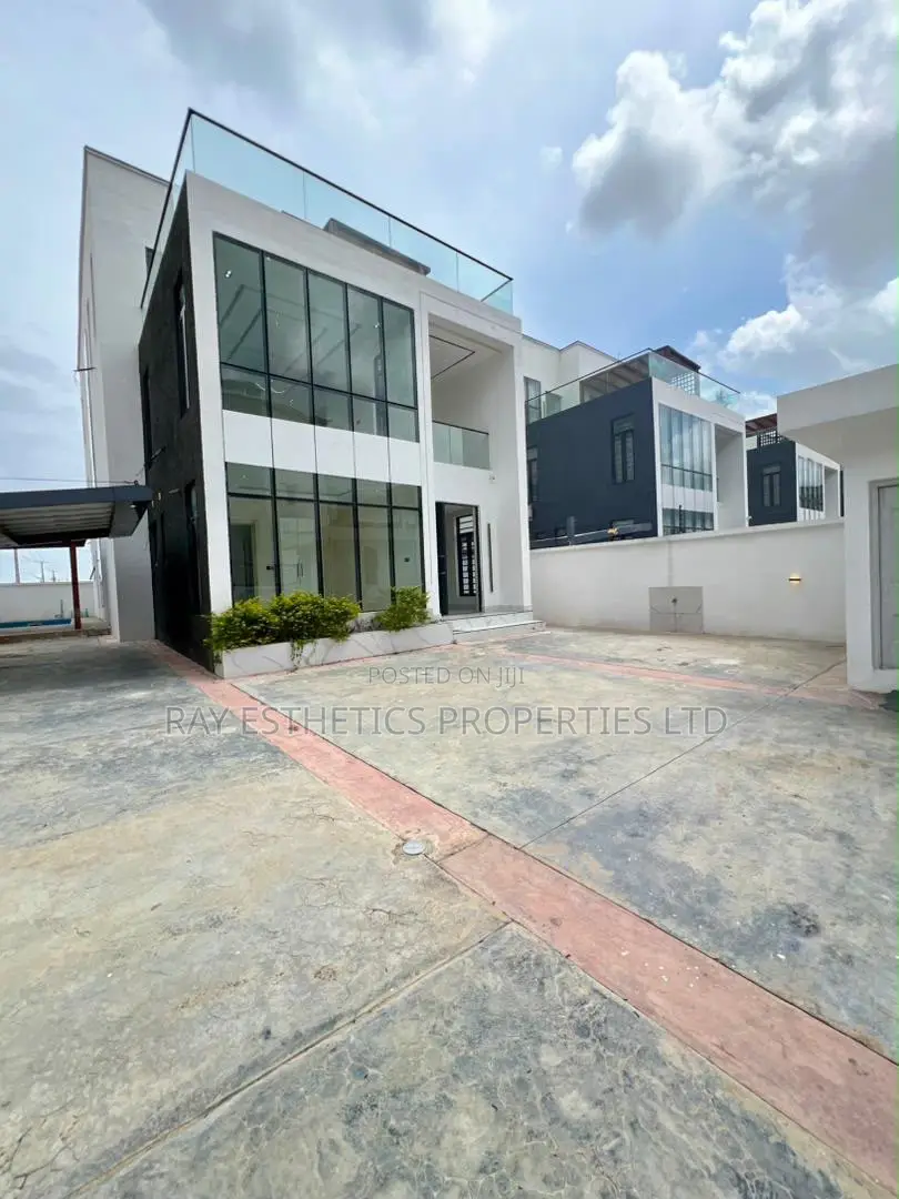 5bdrm Duplex in Lekki Phase 1 for sale in Lekki Phase 1