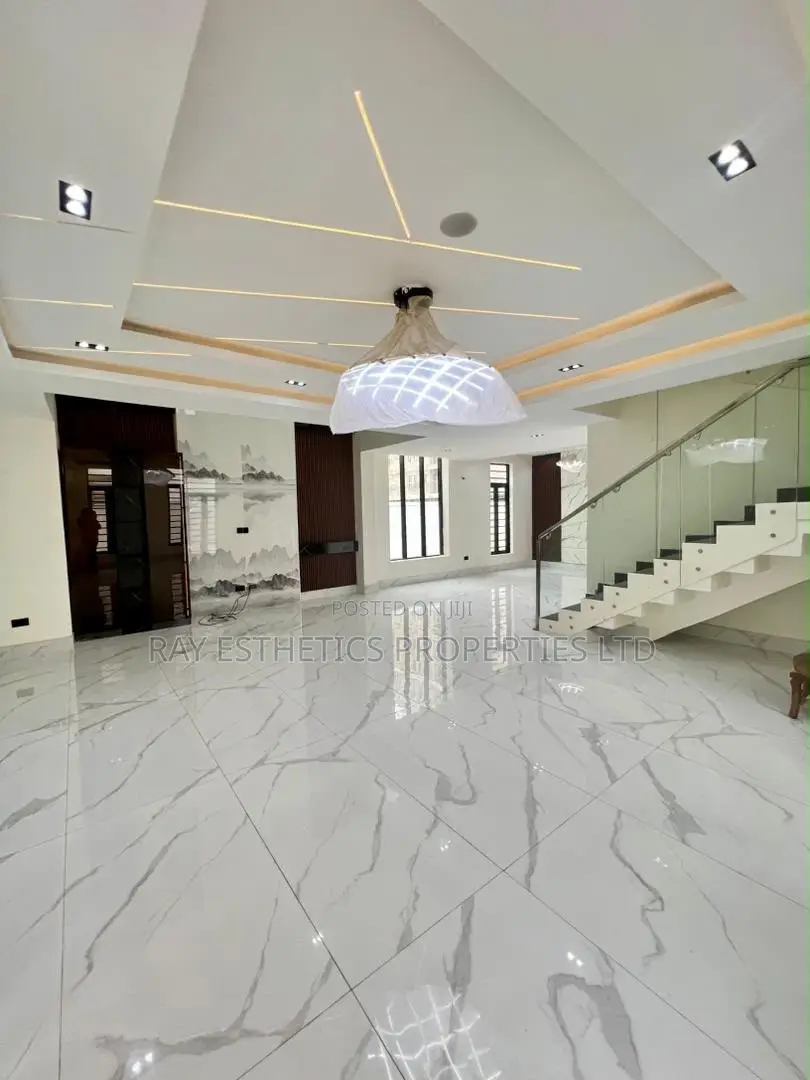 5bdrm Duplex in Lekki Phase 1 for sale in Lekki Phase 1