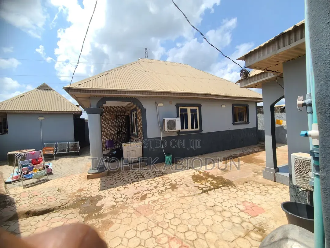 Furnished 2bdrm Bungalow in Akede Iyaloja Estate, Olorunda-Osun in Olorunda-Osun