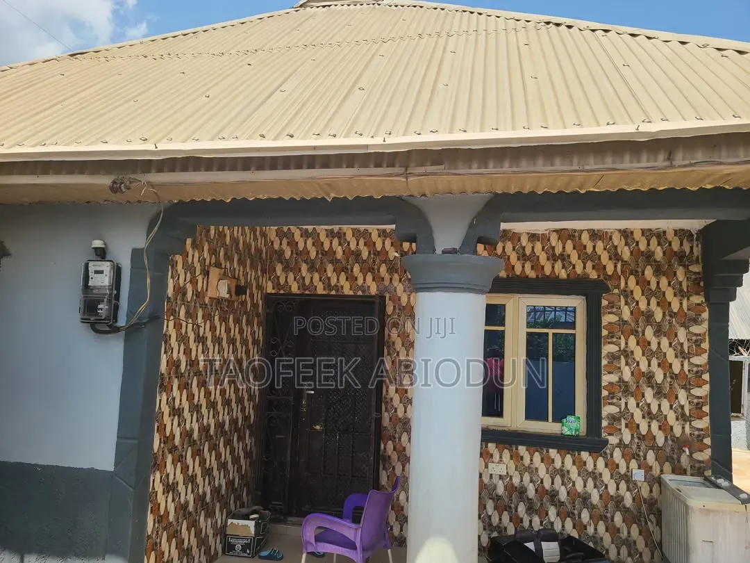 Furnished 2bdrm Bungalow in Akede Iyaloja Estate, Olorunda-Osun in Olorunda-Osun